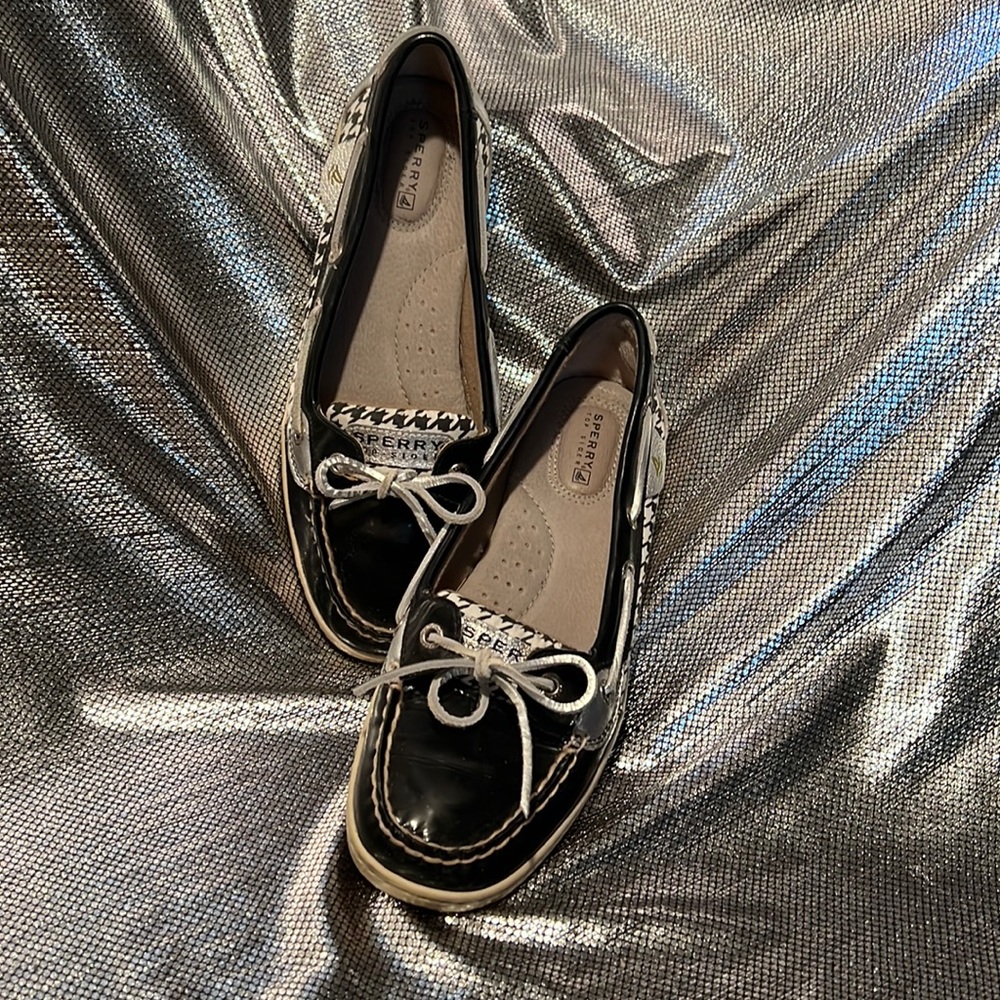 Woman’s Sperry Top Sider Black Silver & White Deck Shoes👟 size 9M classy look😎